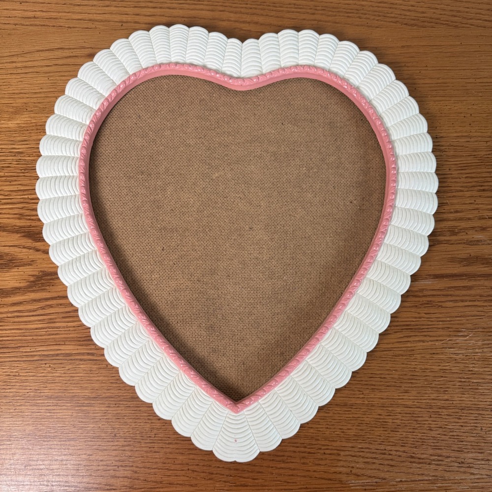 Vintage Heart‎ Shaped Scalloped Wall Picture Frame White and Pink Large Decor
